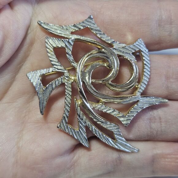 Sarah Coventry Brooch Modernist Gold Silver Vintage Signed 1971 Pin - Picture 1 of 11